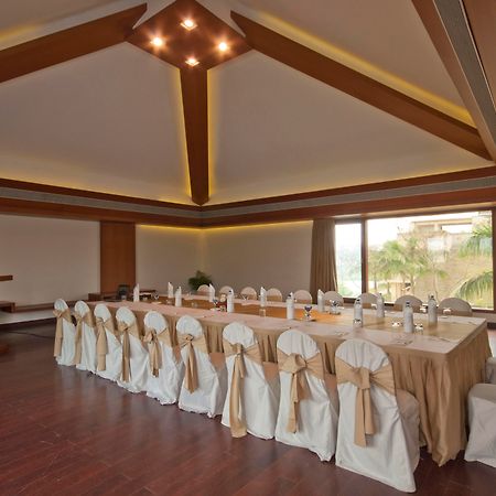 Vedic Village Spa Resort כלכותה מראה חיצוני תמונה