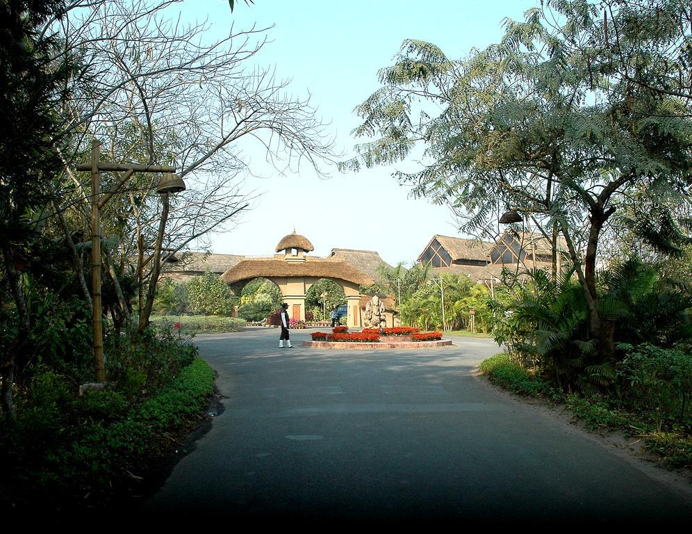 Vedic Village Spa Resort כלכותה מראה חיצוני תמונה